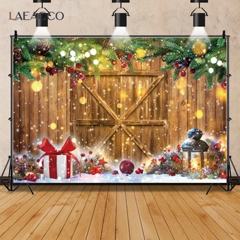 Деревенский рождественский сарай деревянный дверной фон для фотографии золотые светлые точки сосна слева снежинка подарок детская вечеринка в помещении