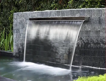 Украсьте выпускное отверстие водопада из нержавеющей стали, раковину и стену с водой, чтобы создать живописный сад с рыбным прудом.